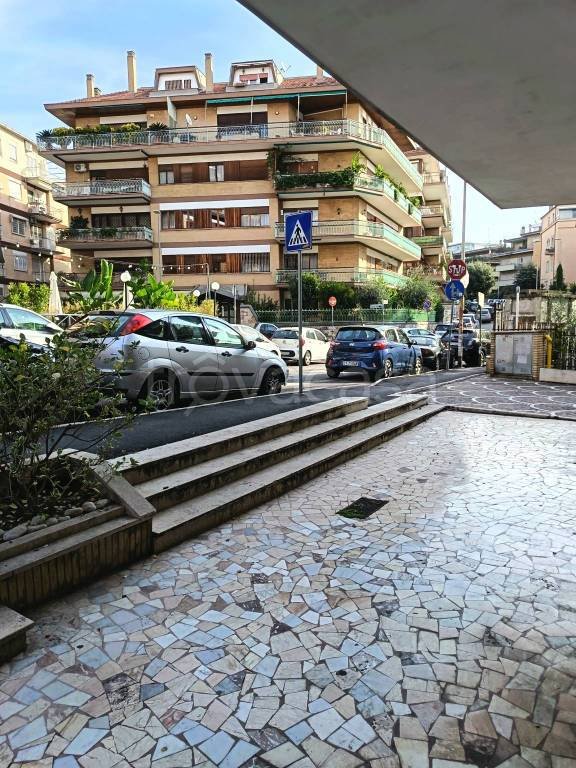 negozio in affitto a Roma in zona Monte Sacro/Talenti