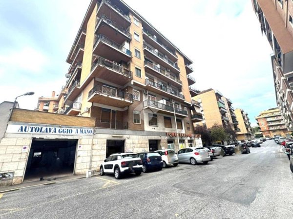 negozio in affitto a Roma in zona Portuense