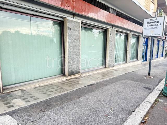 negozio in affitto a Roma in zona Ardeatino