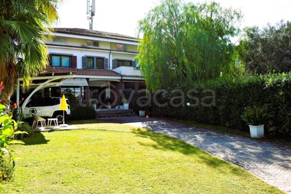 casa indipendente in affitto a Roma in zona Axa