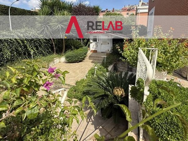 casa indipendente in affitto a Roma in zona Axa