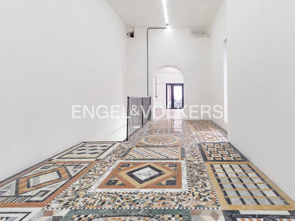 negozio in affitto a Roma in zona Trevi-Colonna