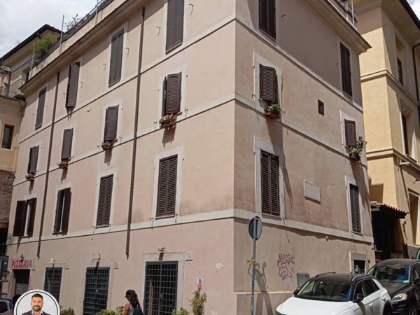 negozio in affitto a Roma in zona Rione Monti/Campitelli