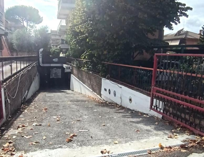 negozio in affitto a Roma in zona Osteria del Curato