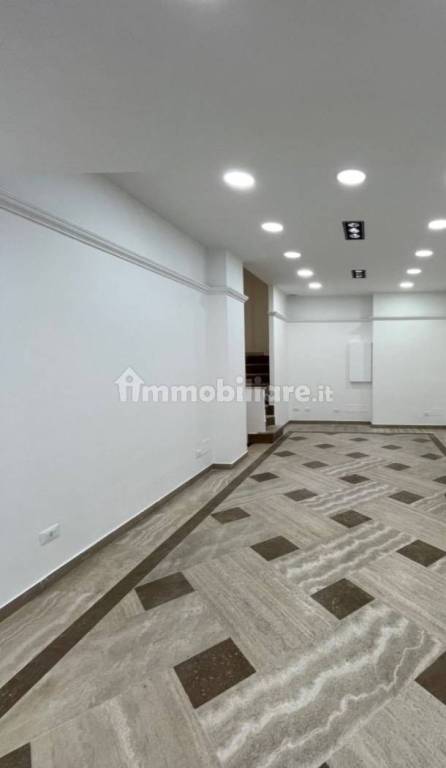 negozio in affitto a Roma in zona Appio Latino