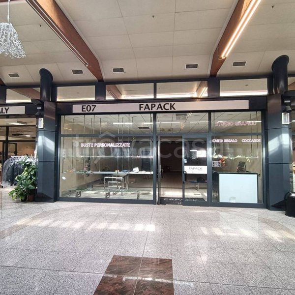 negozio in affitto a Roma in zona Ponte Galeria