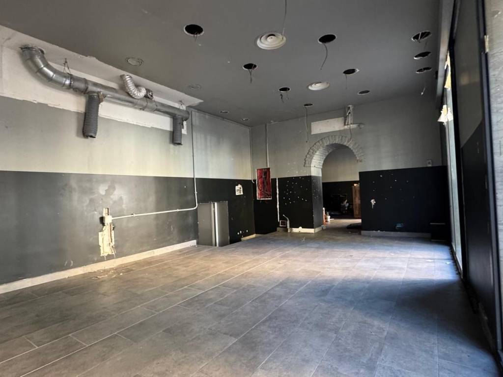 negozio in affitto a Roma in zona Appio Latino