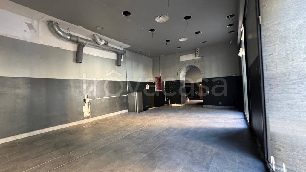 negozio in affitto a Roma in zona Appio Latino
