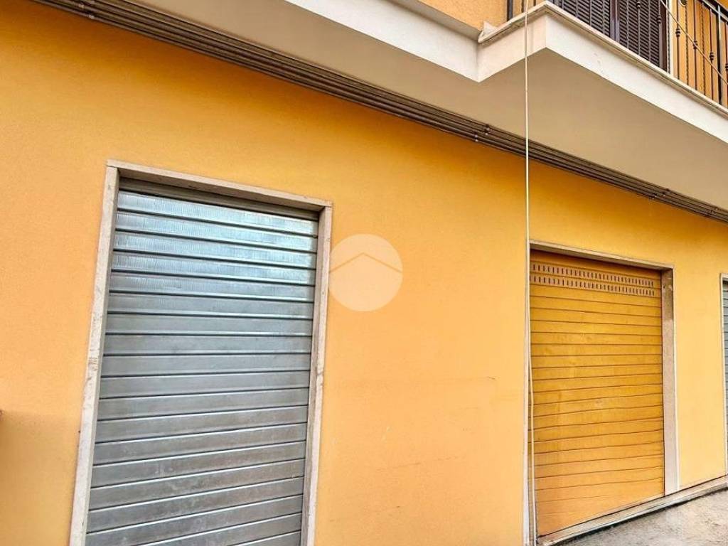 negozio in affitto a Roma in zona Torre Angela