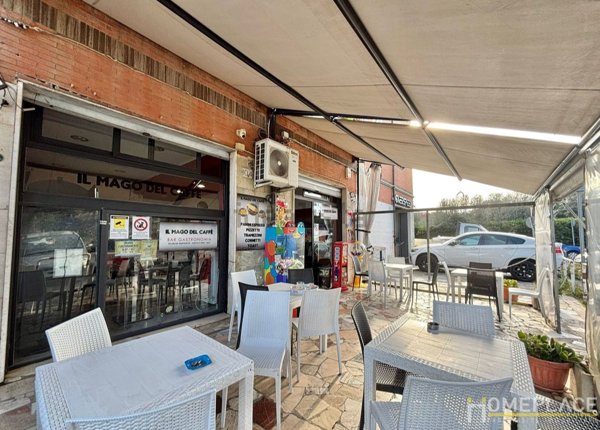 negozio in affitto a Roma in zona Torre Angela