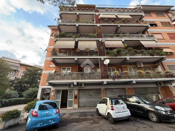 negozio in affitto a Roma in zona Torrevecchia