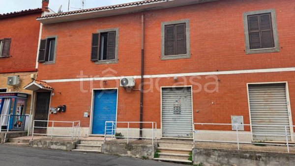negozio in affitto a Roma in zona Tomba di Nerone