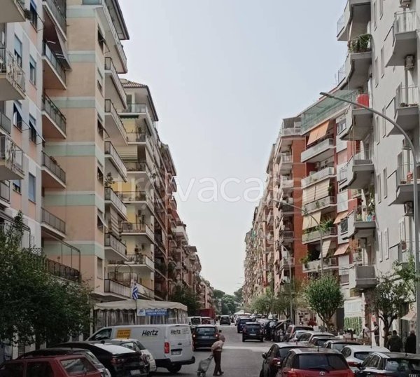 negozio in affitto a Roma in zona Cinecittà