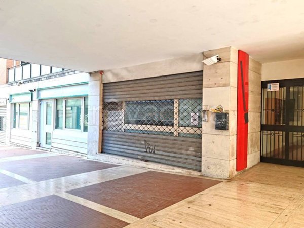 negozio in affitto a Roma in zona San Basilio