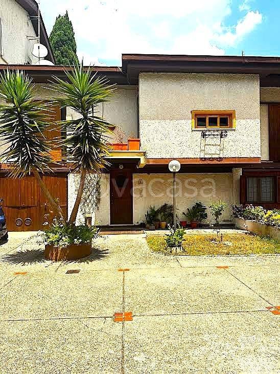 casa indipendente in affitto a Roma in zona Appio Claudio