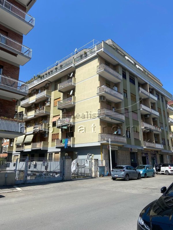 casa indipendente in affitto a Roma in zona Tuscolano