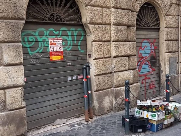 negozio in affitto a Roma in zona Trevi-Colonna