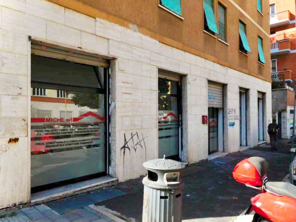 negozio in affitto a Roma in zona Tuscolano