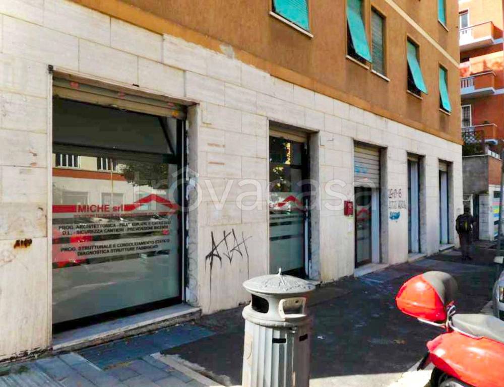 negozio in affitto a Roma in zona Tuscolano