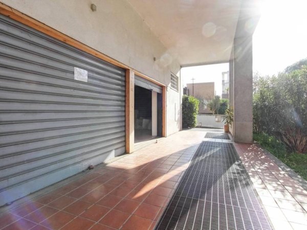 negozio in affitto a Roma in zona Castel Giubileo