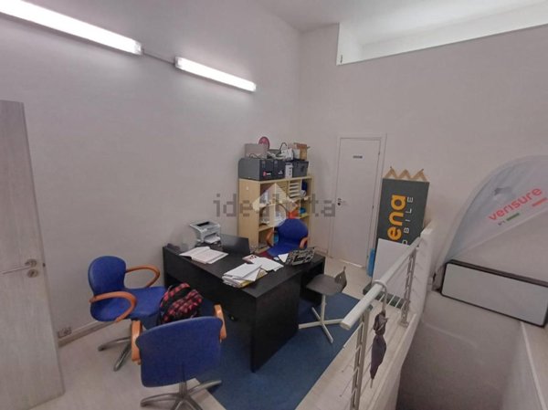 locale commerciale in affitto a Roma in zona Tuscolano