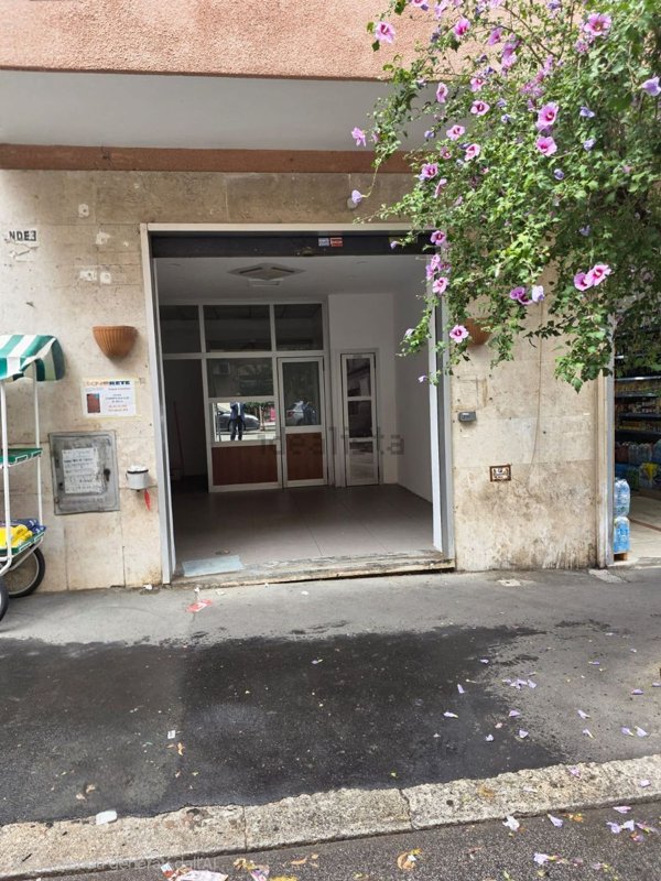 locale commerciale in affitto a Roma in zona Nomentano