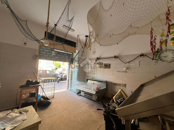 locale commerciale in affitto a Roma in zona Appio Latino