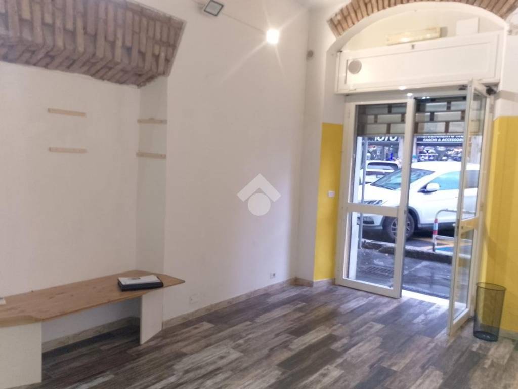 negozio in affitto a Roma