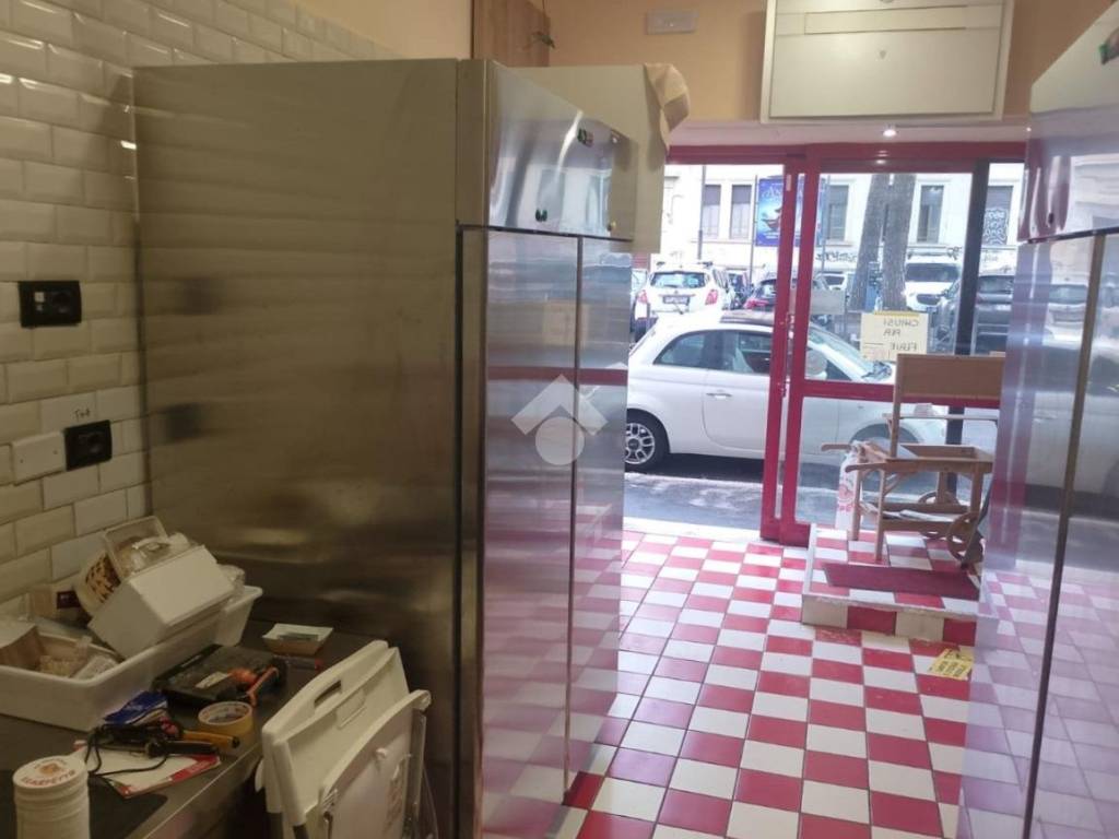 negozio in affitto a Roma