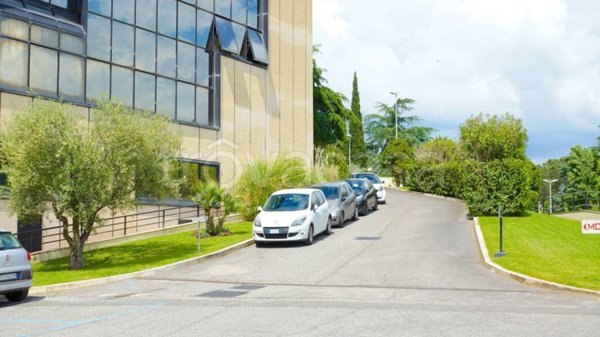 locale commerciale in affitto a Roma