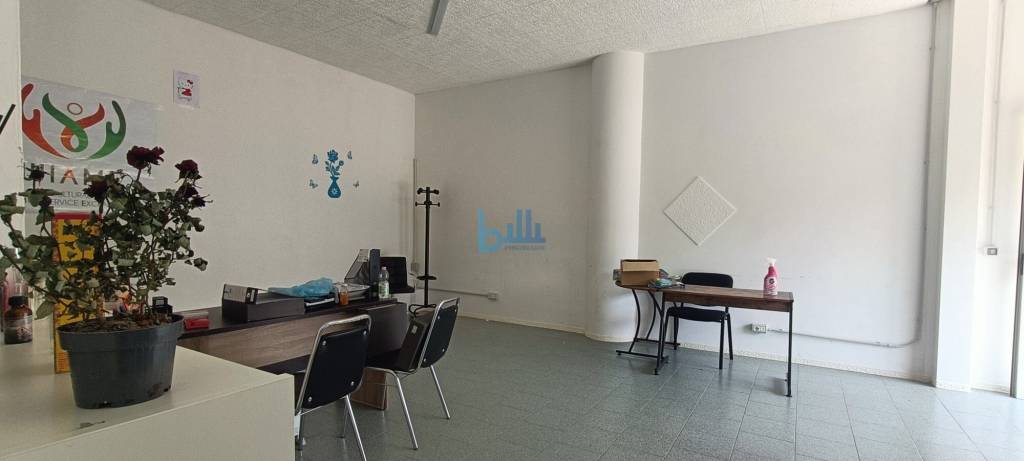 negozio in affitto a Roma in zona Torre Angela