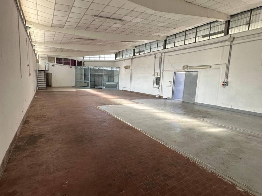 locale commerciale in affitto a Roma in zona Romanina