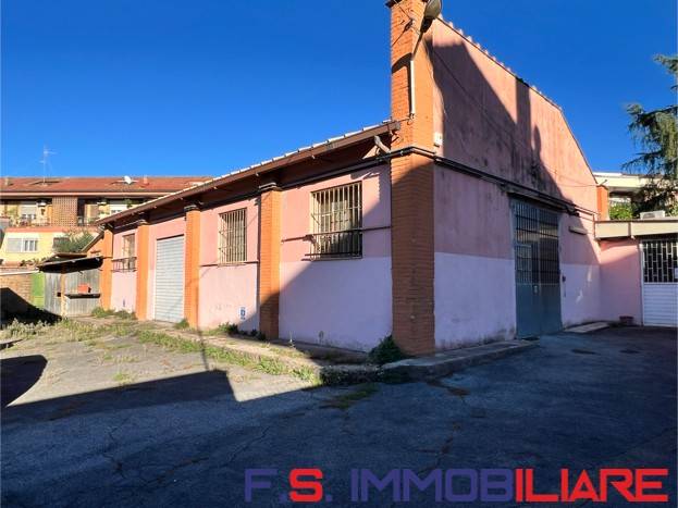 locale commerciale in affitto a Roma in zona Appio Claudio