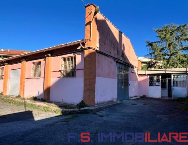 locale commerciale in affitto a Roma in zona Appio Claudio