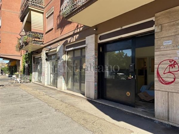 locale commerciale in affitto a Roma in zona Don Bosco