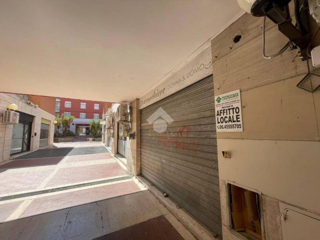 negozio in affitto a Roma in zona Ponte Mammolo