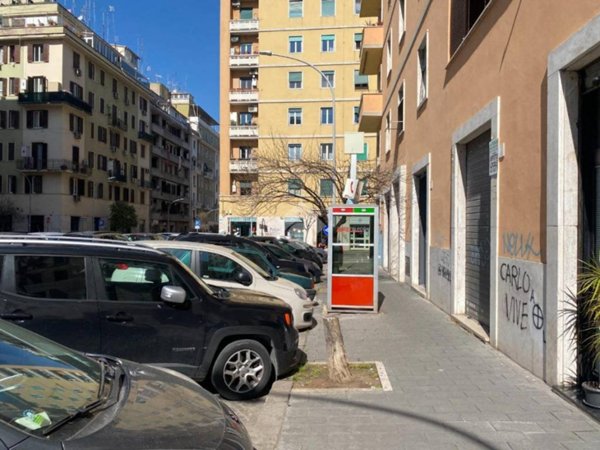 negozio in affitto a Roma in zona Tuscolano