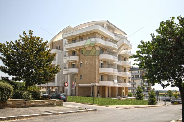 negozio in affitto a Roma in zona Mezzocammino