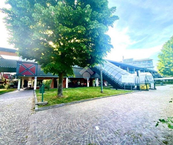 appartamento in affitto a Roma in zona Axa