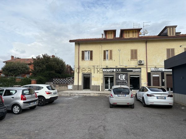 locale commerciale in affitto a Roma in zona Osteria del Curato
