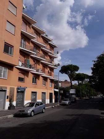 negozio in affitto a Roma in zona Monte Sacro/Talenti