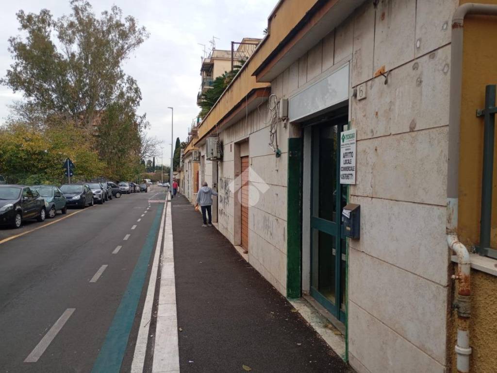 negozio in affitto a Roma in zona Tuscolano