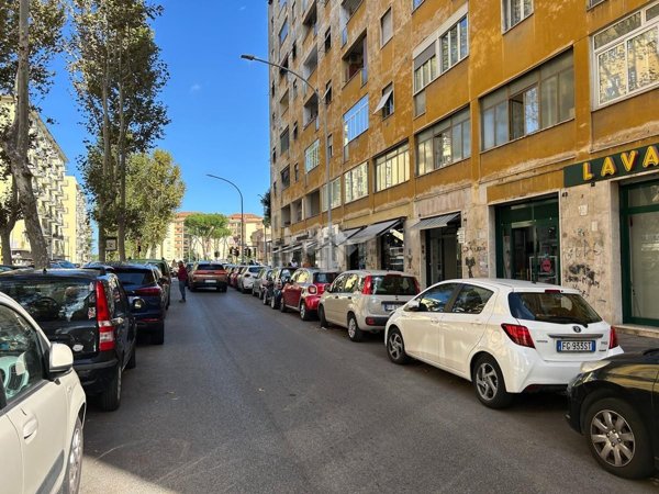 locale commerciale in affitto a Roma in zona Don Bosco