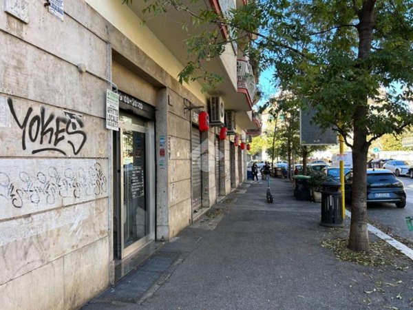 negozio in affitto a Roma in zona Tuscolano