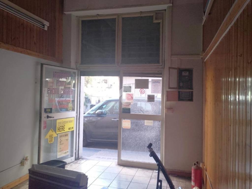 negozio in affitto a Roma in zona Appio Latino
