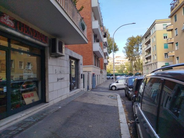 negozio in affitto a Roma
