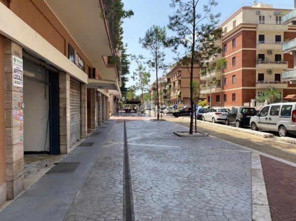 locale commerciale in affitto a Roma in zona Appio Claudio