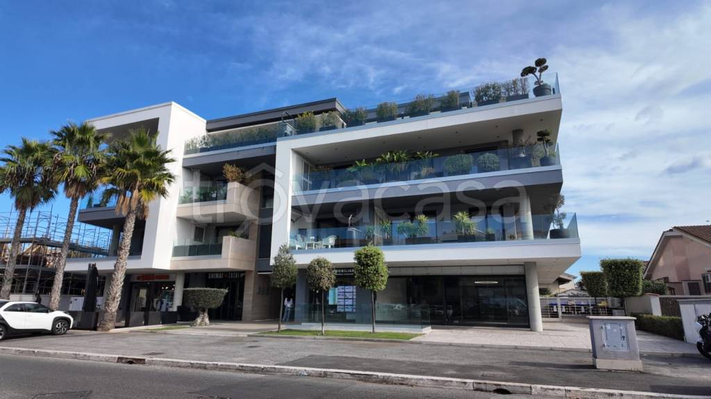 negozio in affitto a Roma in zona Infernetto