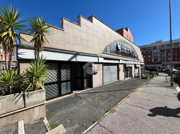 negozio in affitto a Roma in zona San Basilio