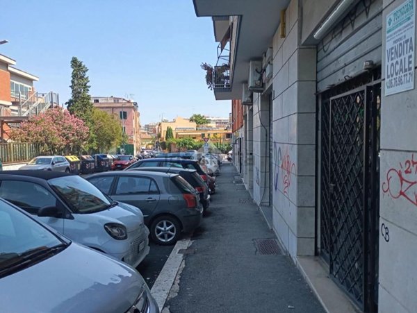 locale commerciale in affitto a Roma in zona Prenestino-Labicano